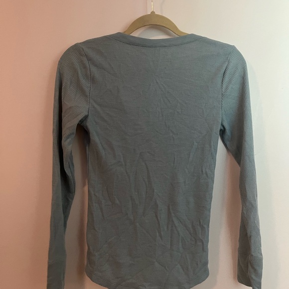 EUC Women's Baby Blue Long Sleeve Thermal Henley Size S - Picture 2 of 2